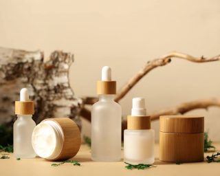 Hailey Bieber’s nieuwe skincare merk meteen aangeklaagd na lancering Hailey Bieber’s nieuwe skincare merk meteen aangeklaagd na lancering