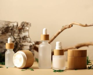 Hailey Bieber’s nieuwe skincare merk meteen aangeklaagd na lancering